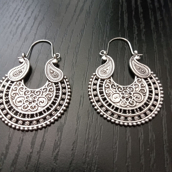 NEW Boho Filigree Earrings - Picture 1 of 2
